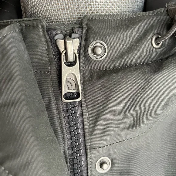 The north face winter jacket - Picture 4 of 9